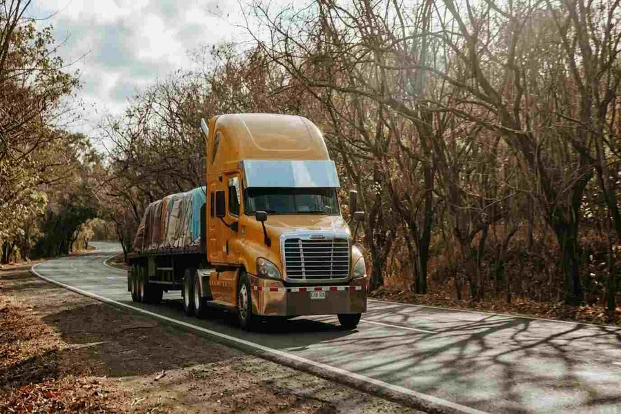 Free Load Boards: Pros, Cons, and Smarter Ways to Find Truck Loads